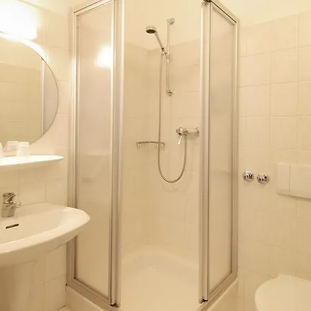 Muenchner Loewenbraeu Hotel 3*